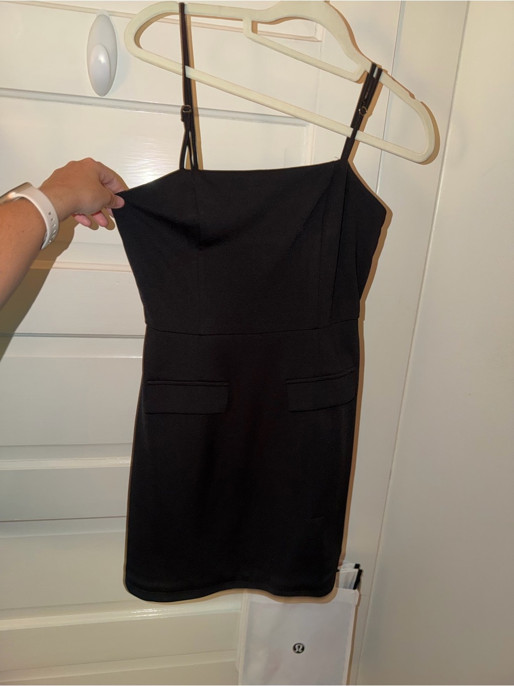 Black Spaghetti-Strap semi Dress